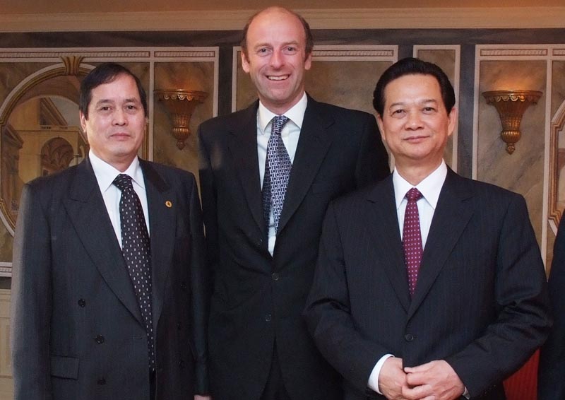 HE Tran Quang Hoan, Ambassador of Vietnam to the United Kingdom, Rupert Goodman, Chairman of FIRST and HE Nguyen Tan Dung,  Prime Minister of the Socialist Republic of Vietnam