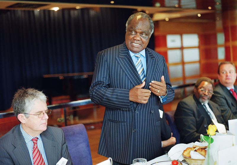 HE Hifikepunya Pohamba, President of Namibia with Rod Webster, CEO, Weatherly International (left) and Hon Marco Makoso Hausiku, Minister of Foreign Affairs, Namibia (right)