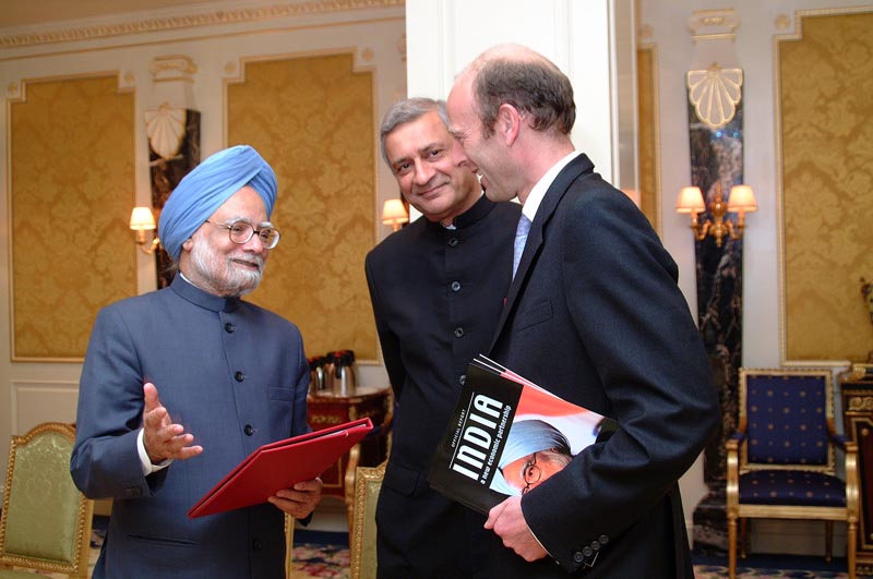 HE Manmohan Singh, Prime Minister of India, HE Kamalesh Sharma, Indian High Commissioner and Rupert Goodman, Chairman and Founder of FIRST