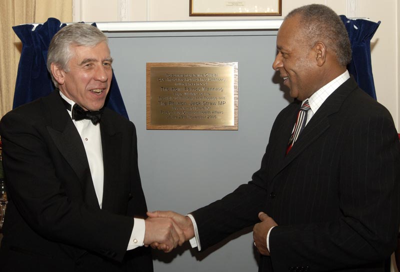 The Rt Hon Jack Straw MP, Leader of the House of Commons and The Hon Patrick Manning, Prime Minister of Trinidad and Tobago, unveil a plaque commemorating the re-opening of the Trinidad and Tobago High Commission in London