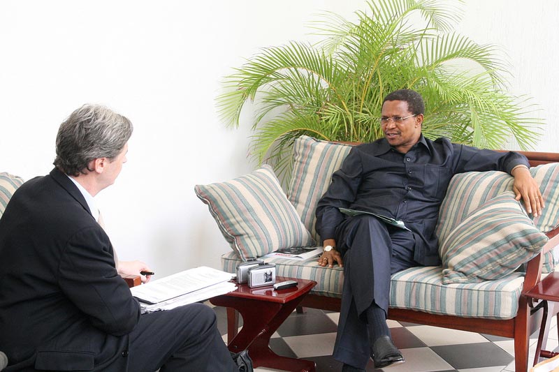  	 Declan Hartnett, Regional Publisher of FIRST interviews HE Jakaya Kikwete, President of the United Republic of Tanzania