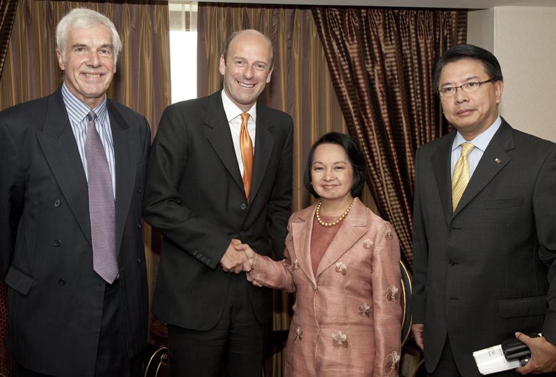 Peter Beckingham, former British Ambassador to the Philippines, Rupert Goodman, Chairman and Founder of FIRST, HE Gloria Macapagal-Arroyo, President of the Republic of the Philippines and Peter B Favila, Secretary of the Department of Trade and Industry of the Philippines