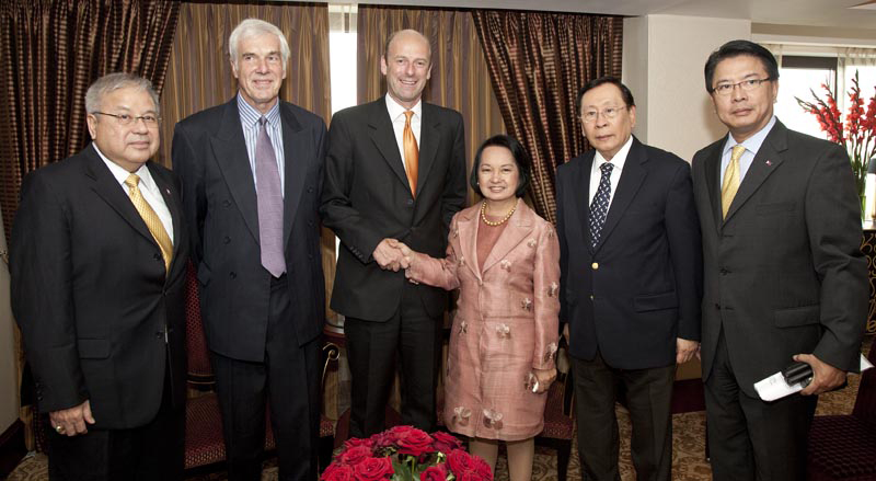HE Antonio M. Lagdameo, Ambassador of the Republic of the Philippines to the Court of St James, Peter Beckingham, former British Ambassador to the Philippines, Rupert Goodman, Chairman and Founder of FIRST, HE Gloria Macapagal-Arroyo, President of the Republic of the Philippines, Alberto Gatmaitan Romulo, Secretary of Foreign Affairs of the Philippines and Peter B. Favila, Secretary of the Department of Trade and Industry of the Philippines 