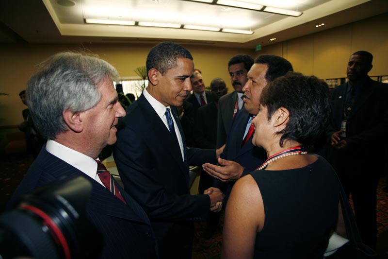  US President Barack Obama greets Venezuela’s President Hugo Chávez. This simple gesture marked the beginning of a new and more cordial phase in US-Venezuelan relations