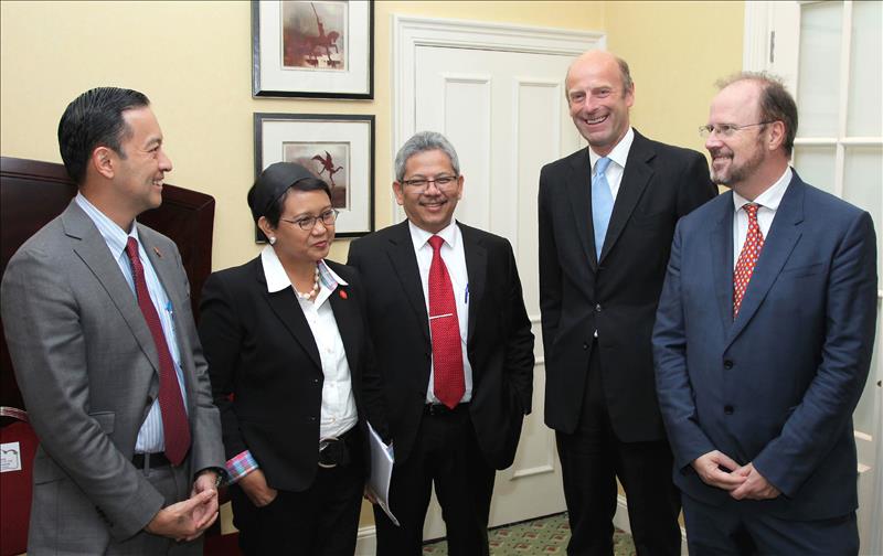 HE Thomas Lembong, Indonesian Trade Minister, HE Retno Marsudi, Indonesian Foreign Minister, HE Dr Rizal Sukma, Indonesian Ambassador to the United Kingdom, Rupert Goodman, Chairman and Founder of FIRST, and Eamonn Daly, Chief Operating Officer of FIRST