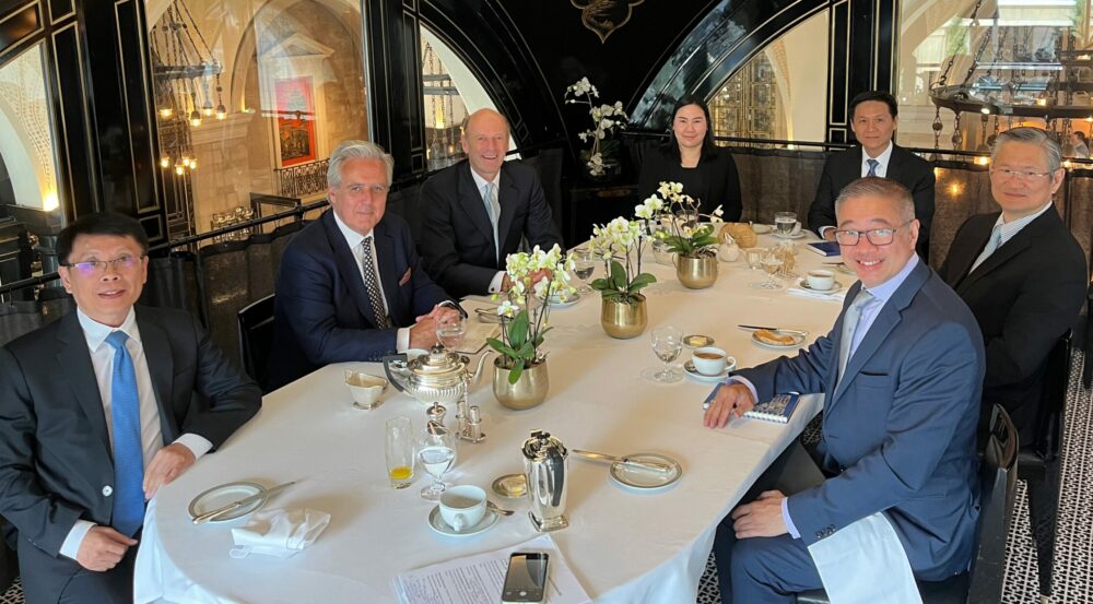 Mark Garnier OBE MP, Khun Chartsiri Sophonpanich, Chairman of TUBLC and President of Bangkok Bank, Rupert Goodman, Chairman of TUBC, and and senior officials