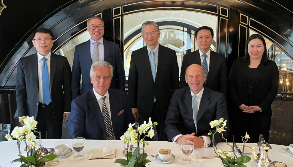 Mark Garnier OBE MP, Khun Chartsiri Sophonpanich, Chairman of TUBLC and President of Bangkok Bank, Rupert Goodman, Chairman of TUBC, and and senior officials